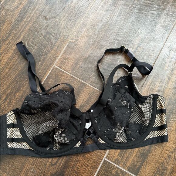 NWT Cacique 42C Fishnet & Lace Bra | Strappy Balconette - Picture 3 of 9